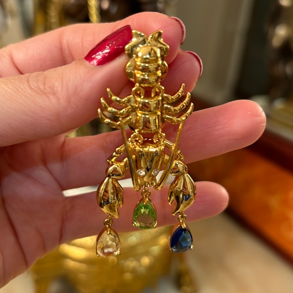 Kurt Geiger lobster Gold tone dangle statement earrings. - Picture 7 of 8